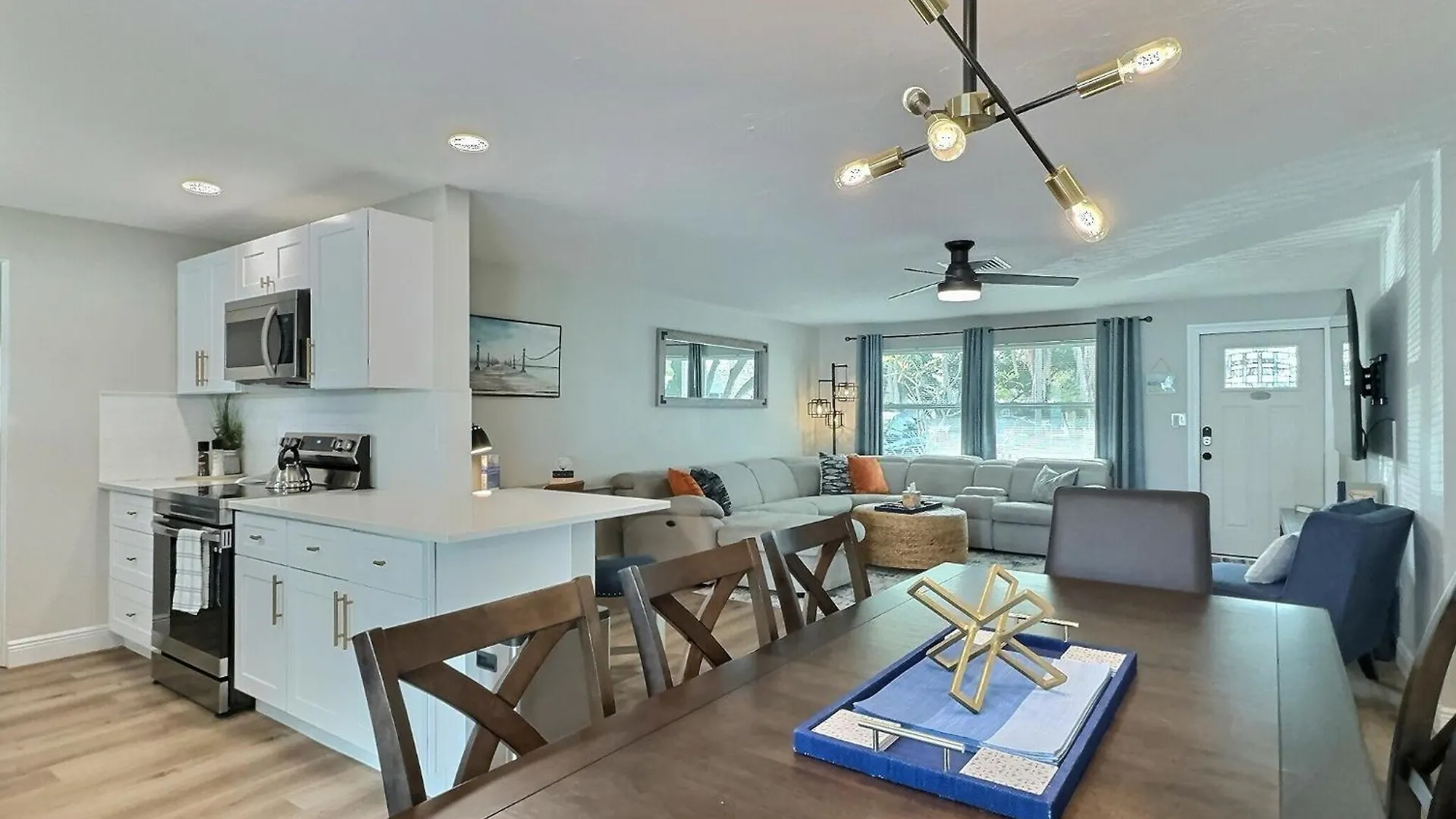 New Warm Modern Bliss Just 10 Minutes From Siesta Key Beaches And Downtown Holiday home Sarasota