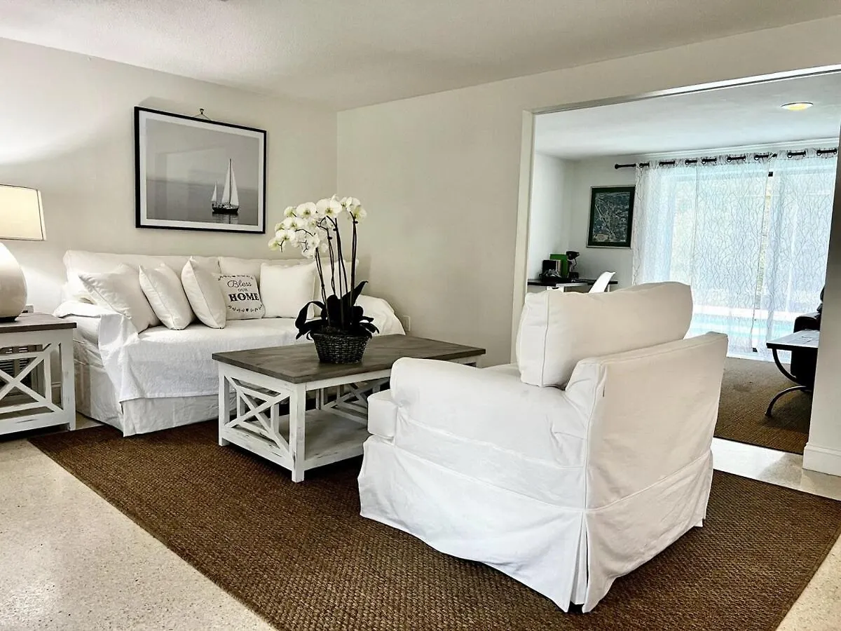 Relaxing 3br 2ba Oasis With Heated Villa Sarasota