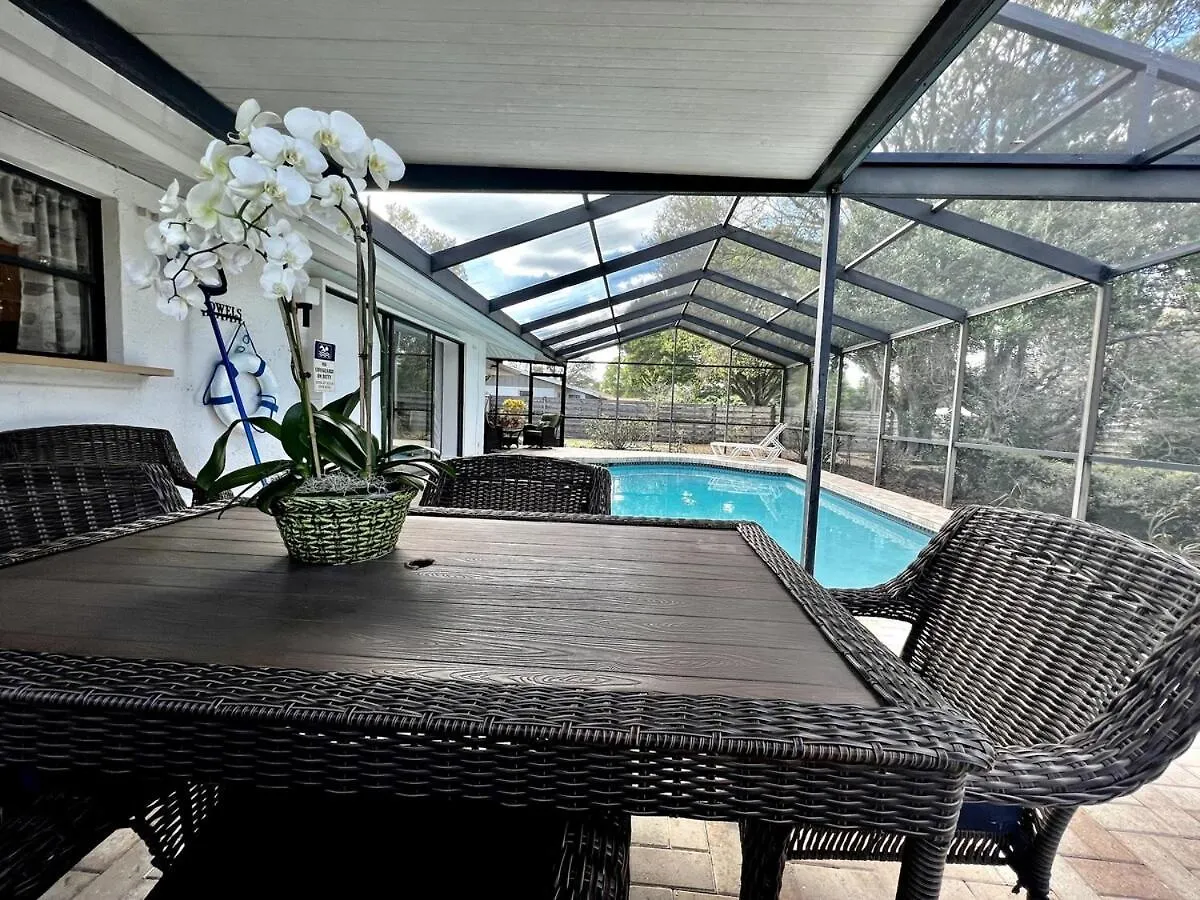 Relaxing 3br 2ba Oasis With Heated Sarasota