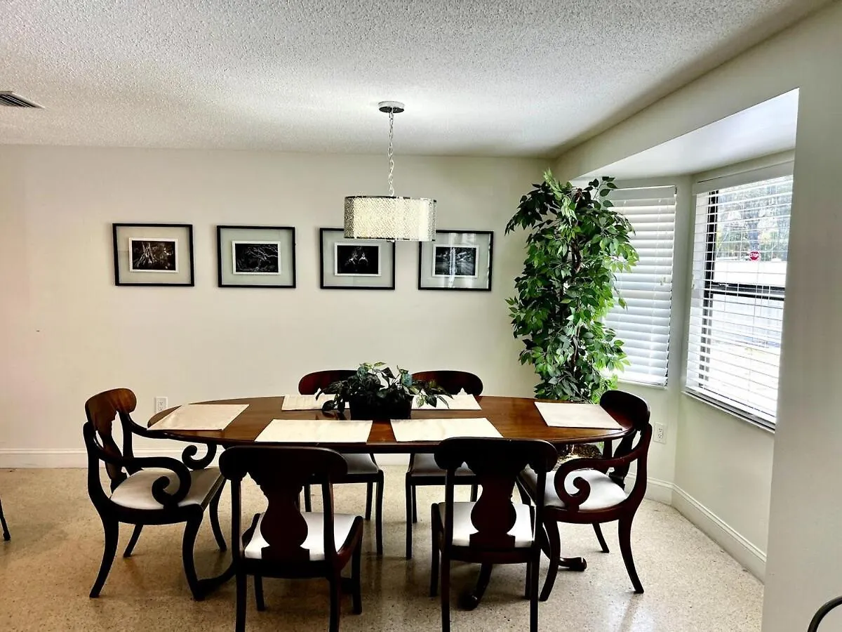 Relaxing 3br 2ba Oasis With Heated Villa