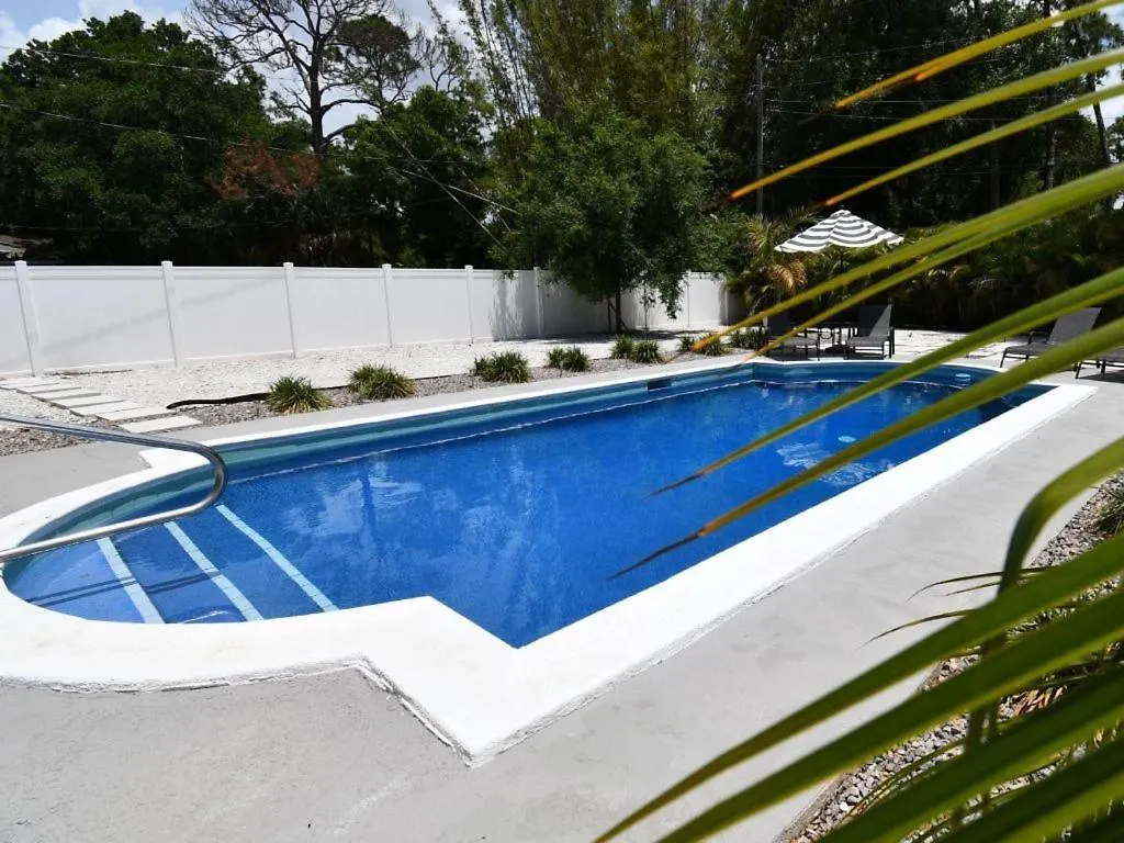 Pool House By Downtown *
