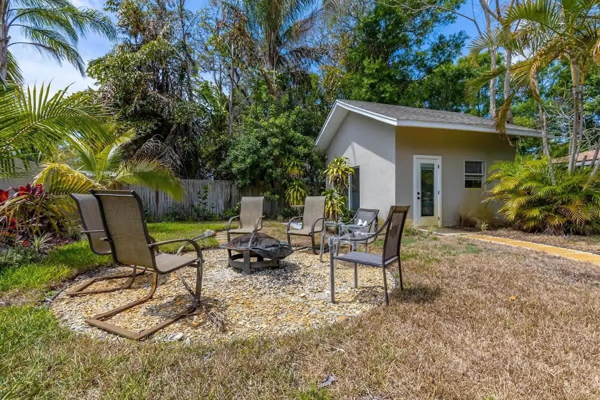Beachside Bliss- Relaxing Pool & Ping Pong Table Holiday home *