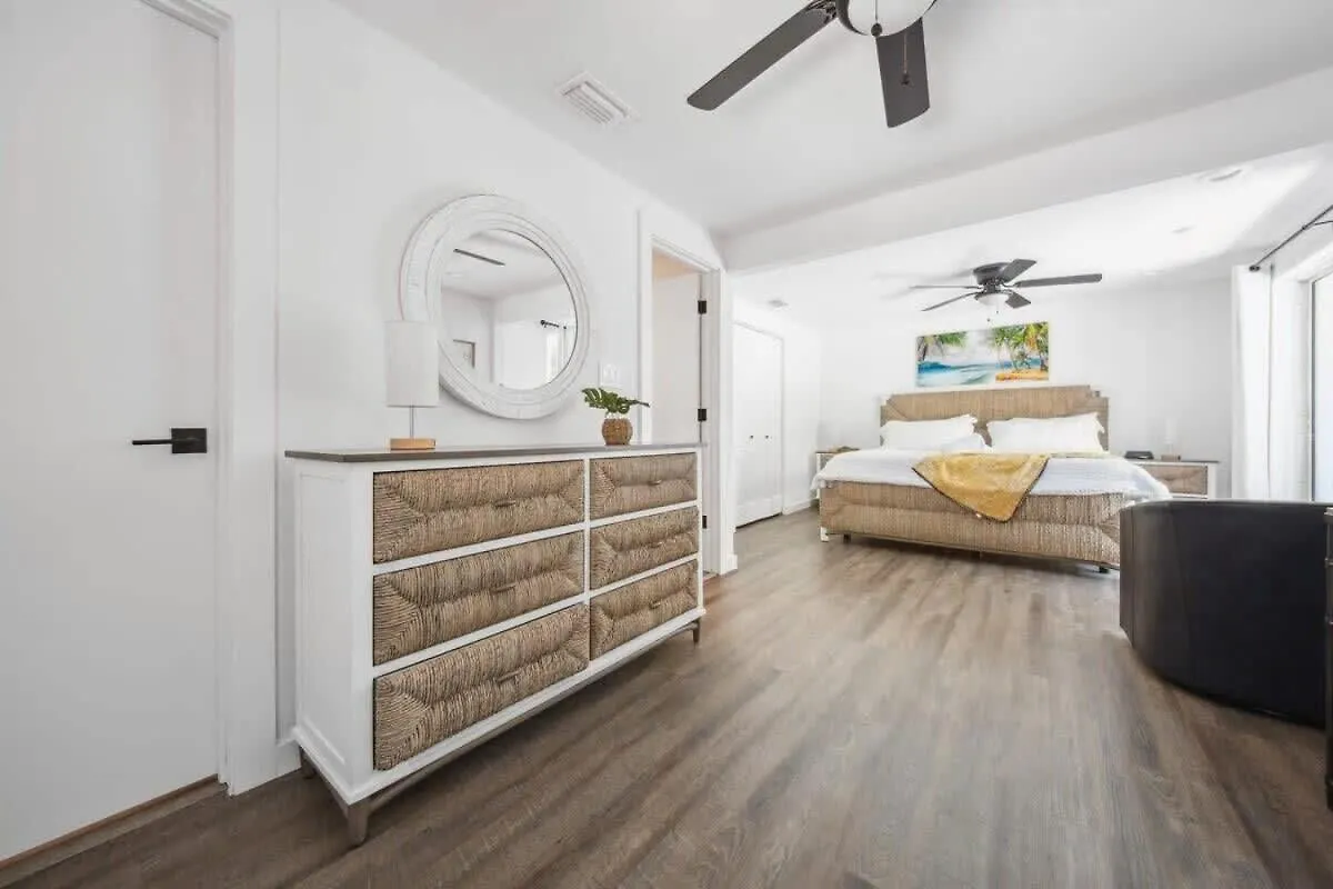 Beachside Bliss- Relaxing Pool & Ping Pong Table * Sarasota