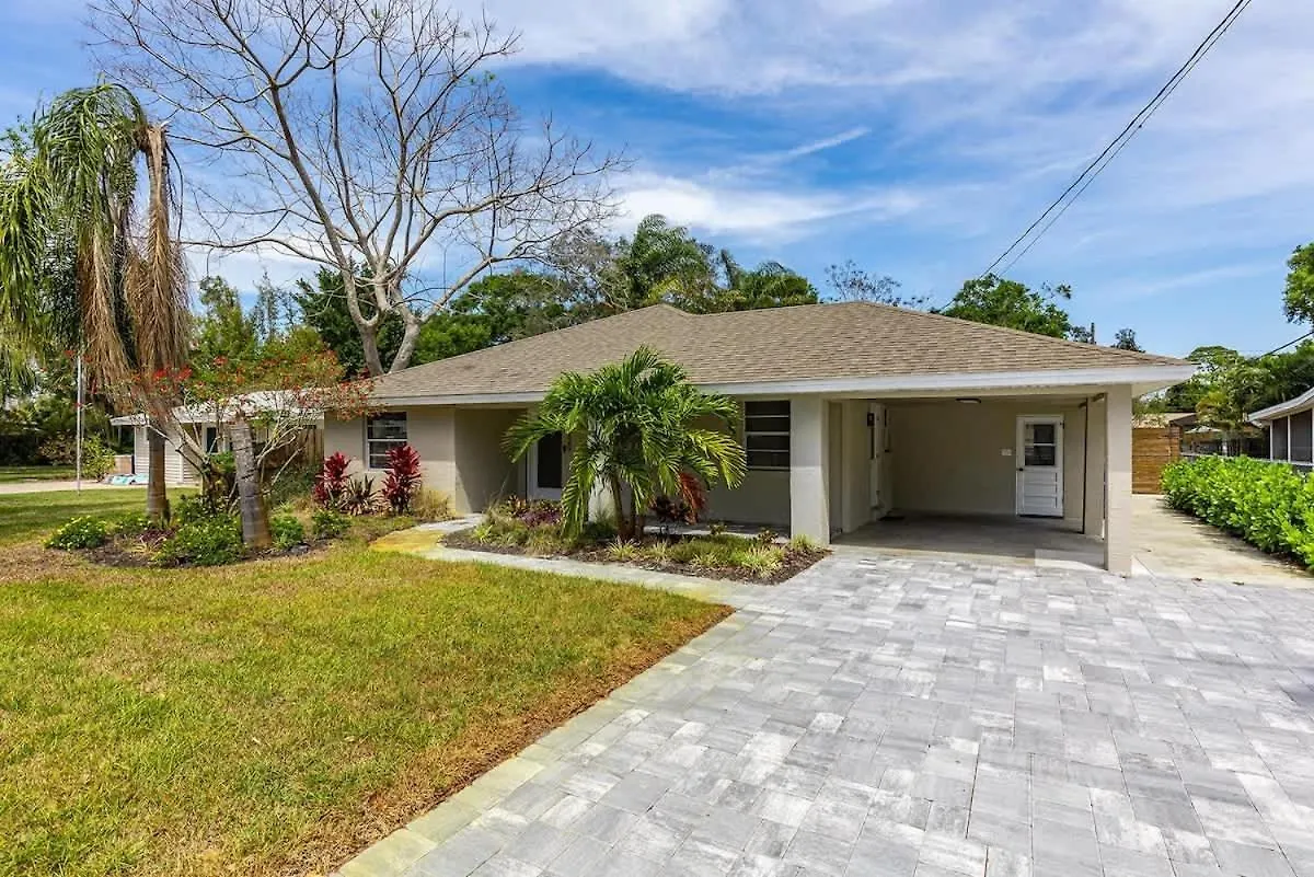 Holiday home Beachside Bliss- Relaxing Pool & Ping Pong Table Sarasota