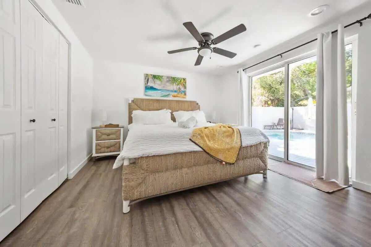 Beachside Bliss- Relaxing Pool & Ping Pong Table Sarasota