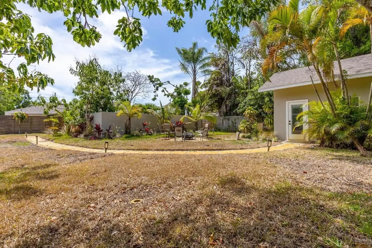 Beachside Bliss- Relaxing Pool & Ping Pong Table Holiday home