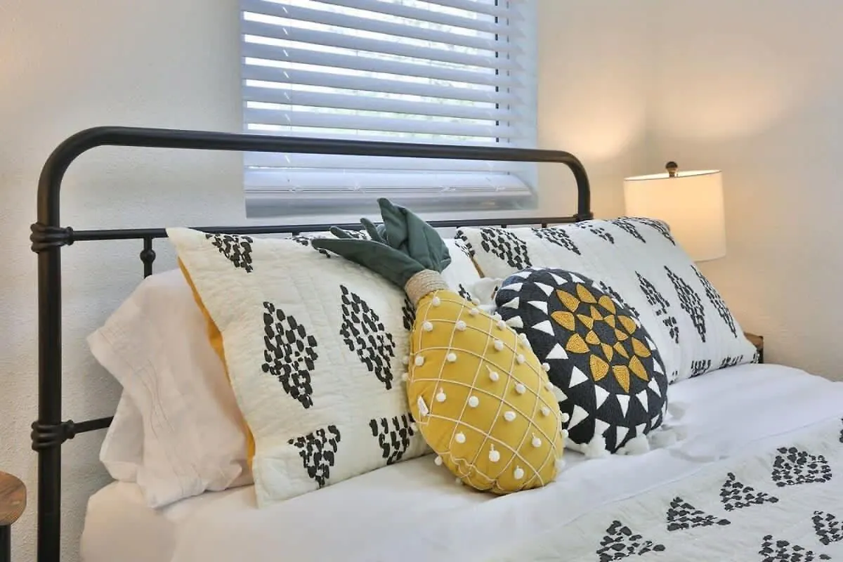 Pineapple I * Sarasota