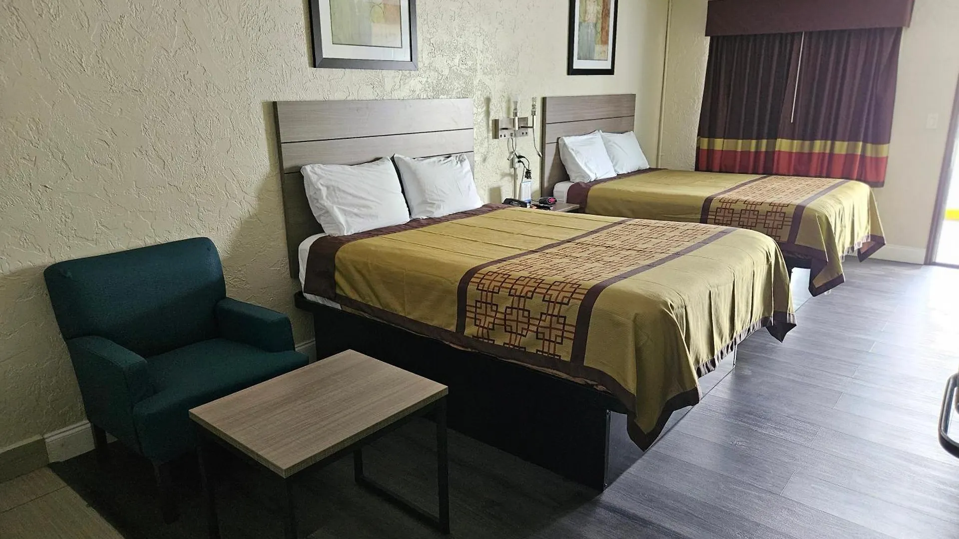 Motel Deluxe -