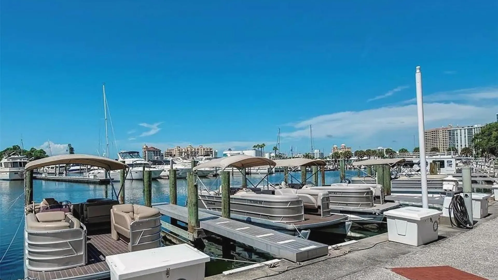 Lido Stylish Coastal Retreat *