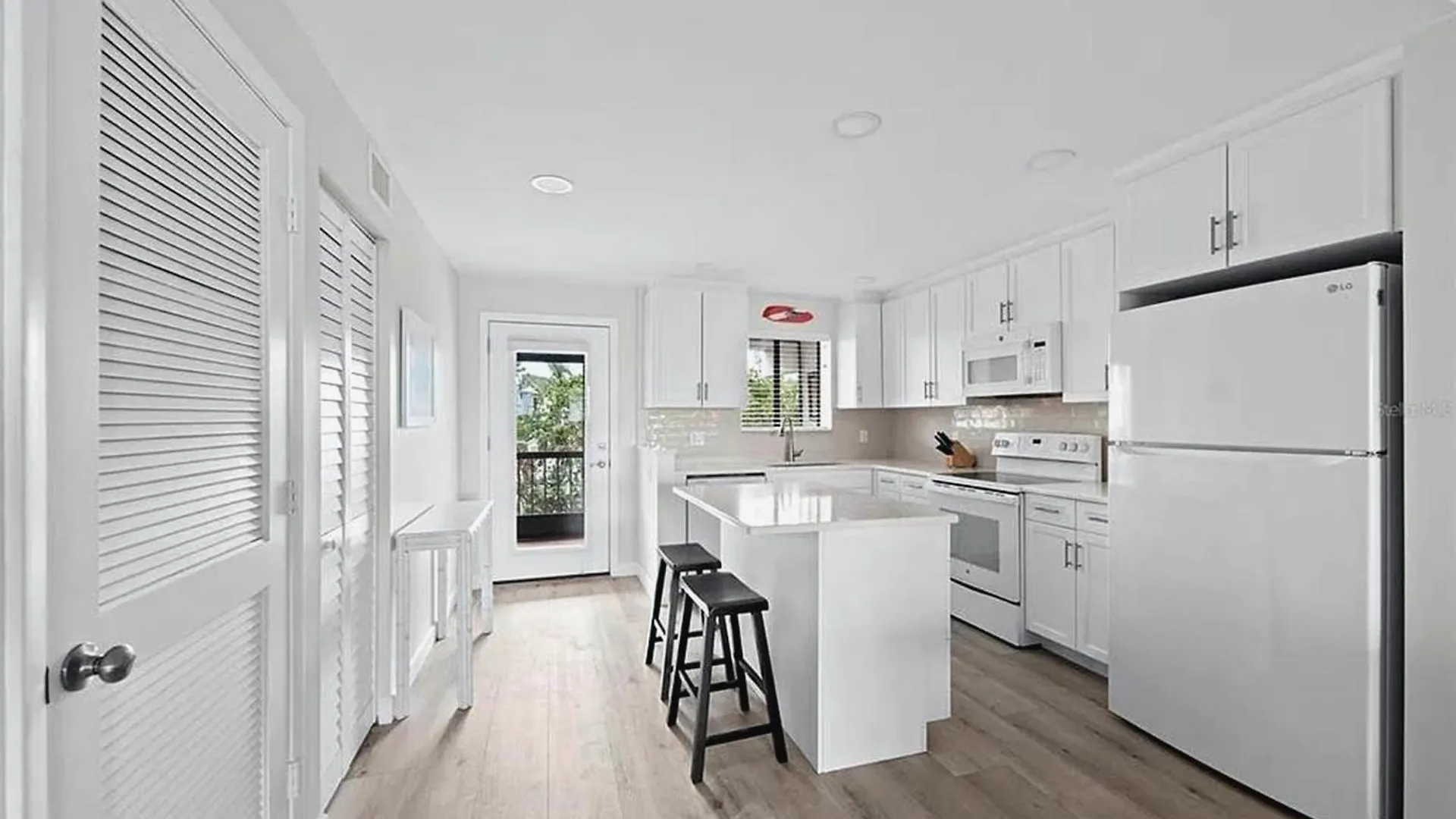 Apartment Lido Stylish Coastal Retreat