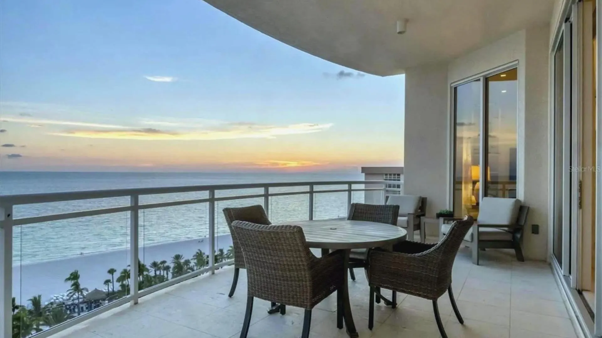 Luxury Spacious 3 Bedroom Beachfront *