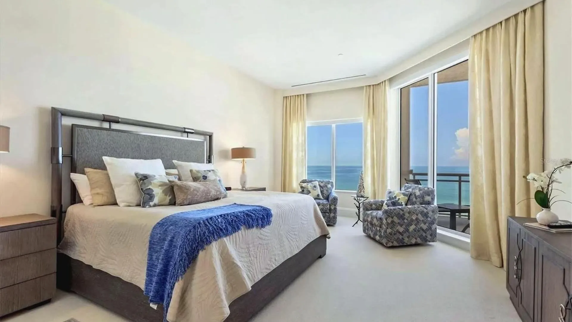 Luxury Spacious 3 Bedroom Beachfront *