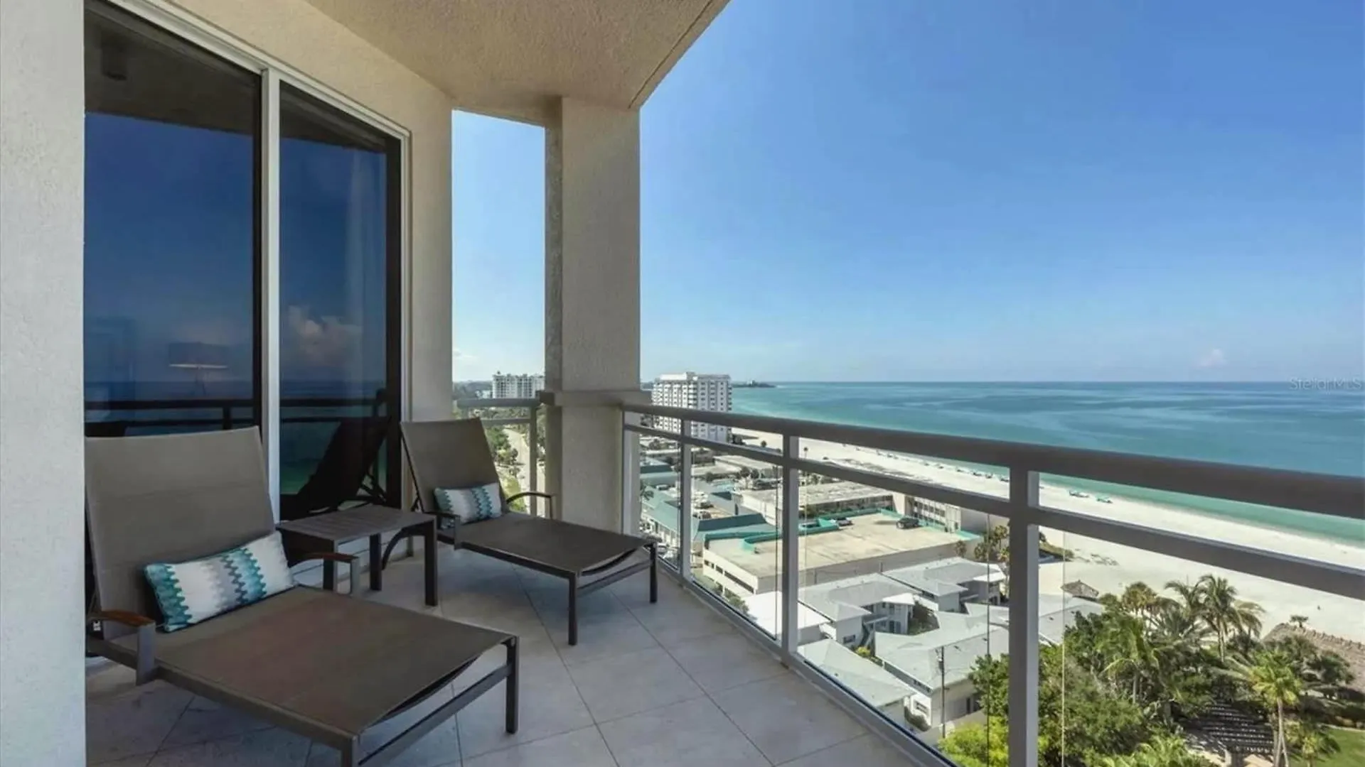 Luxury Spacious 3 Bedroom Beachfront Apartment *