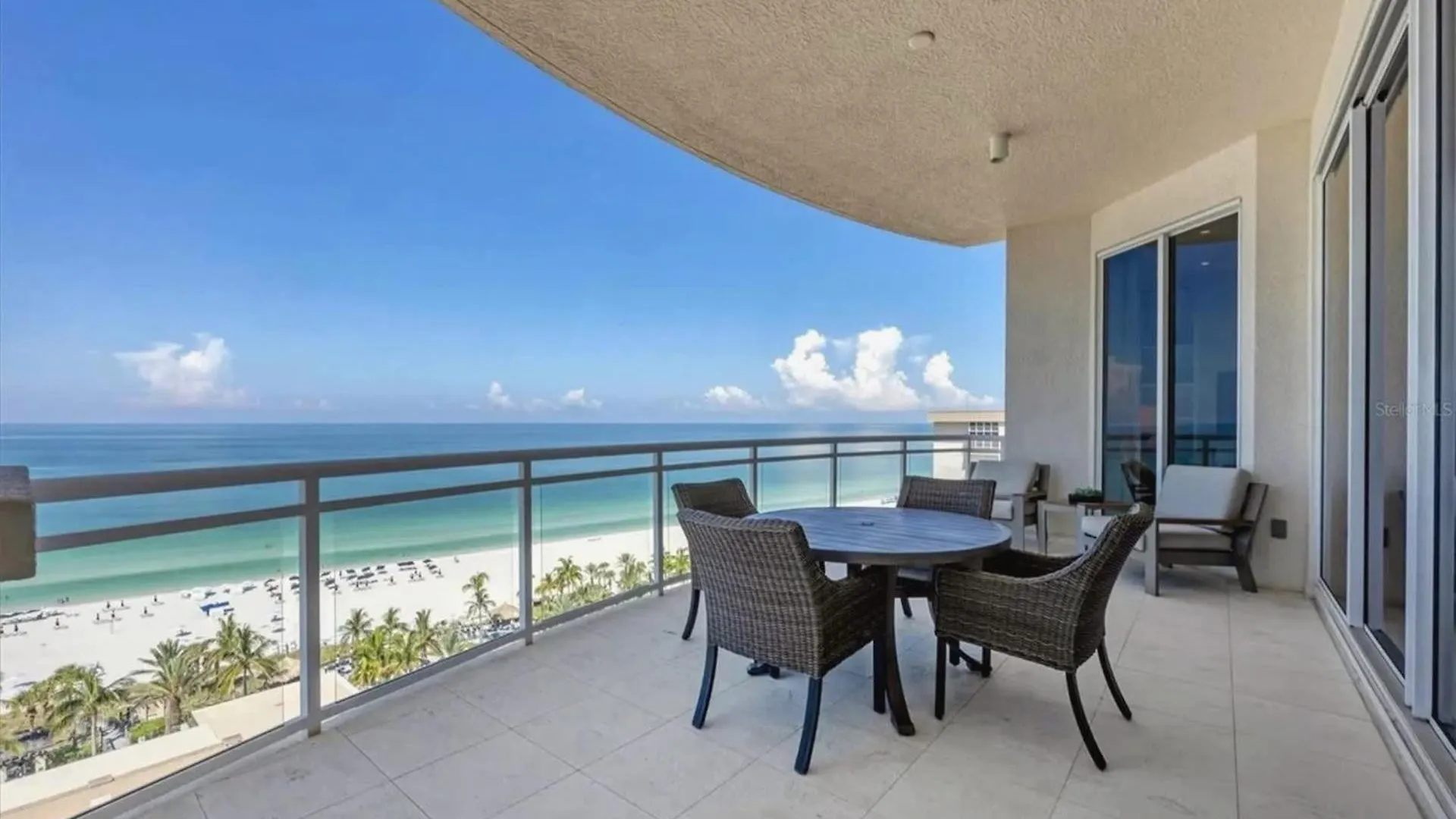 Apartment Luxury Spacious 3 Bedroom Beachfront *