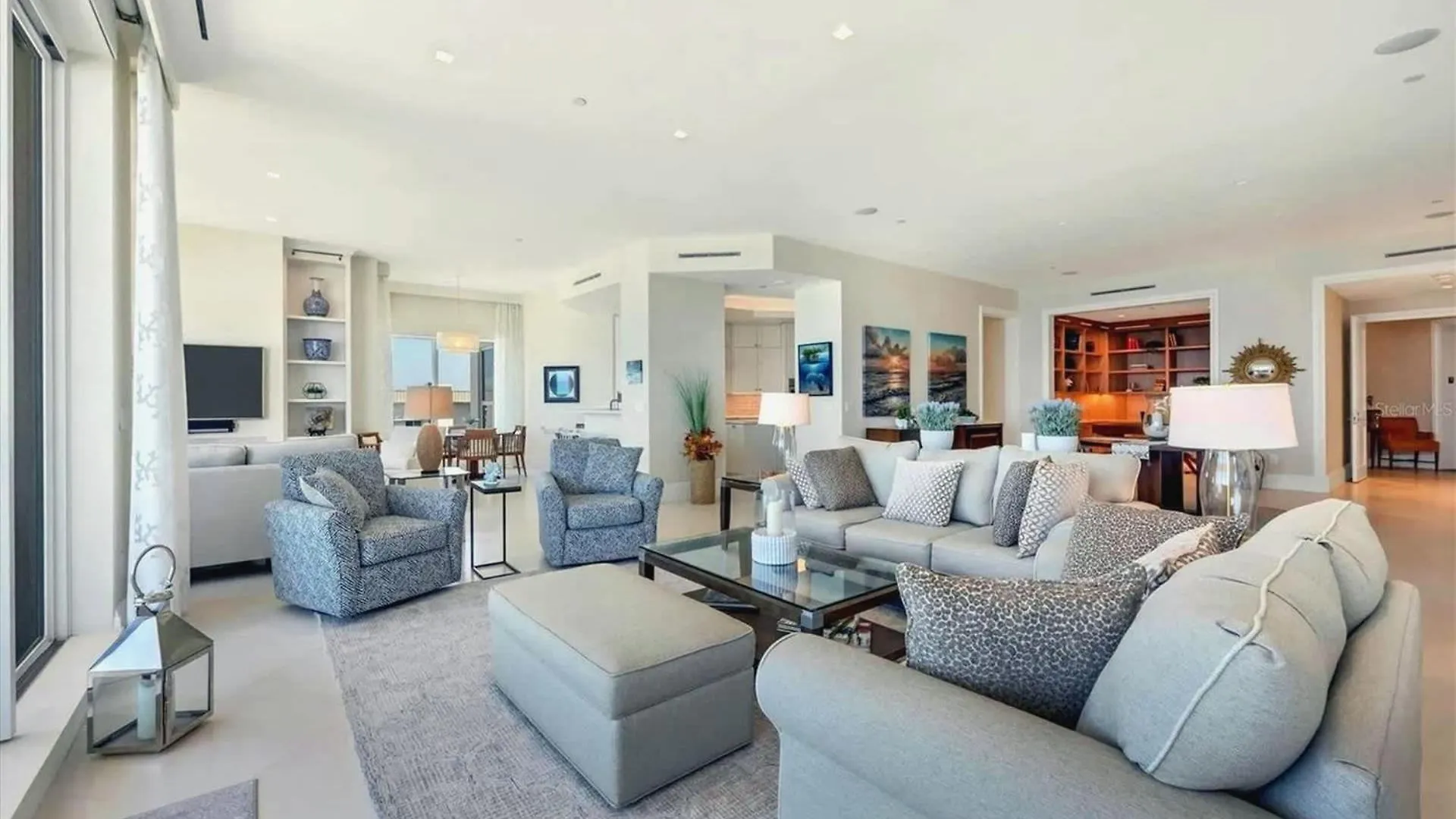 Luxury Spacious 3 Bedroom Beachfront