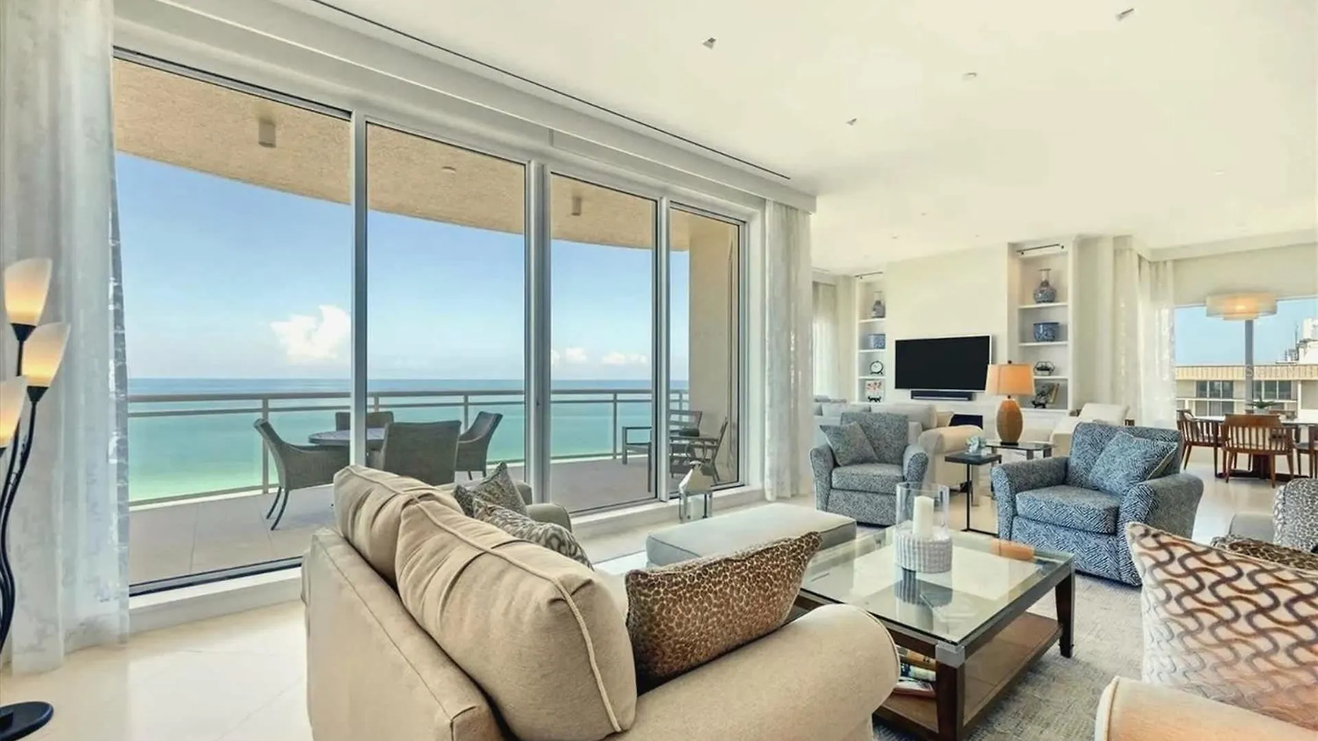 Luxury Spacious 3 Bedroom Beachfront Apartment