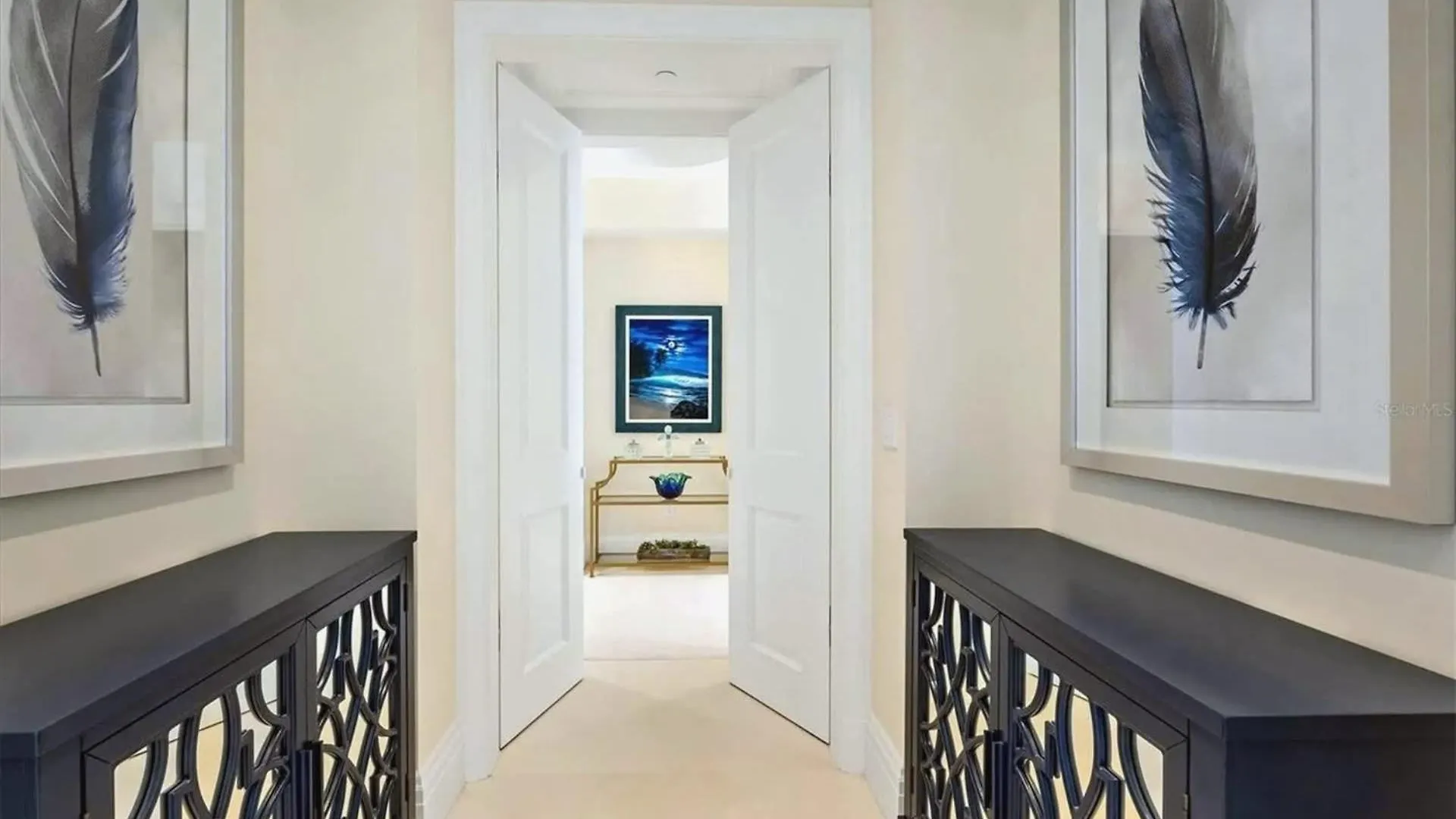 Luxury Spacious 3 Bedroom Beachfront Apartment *