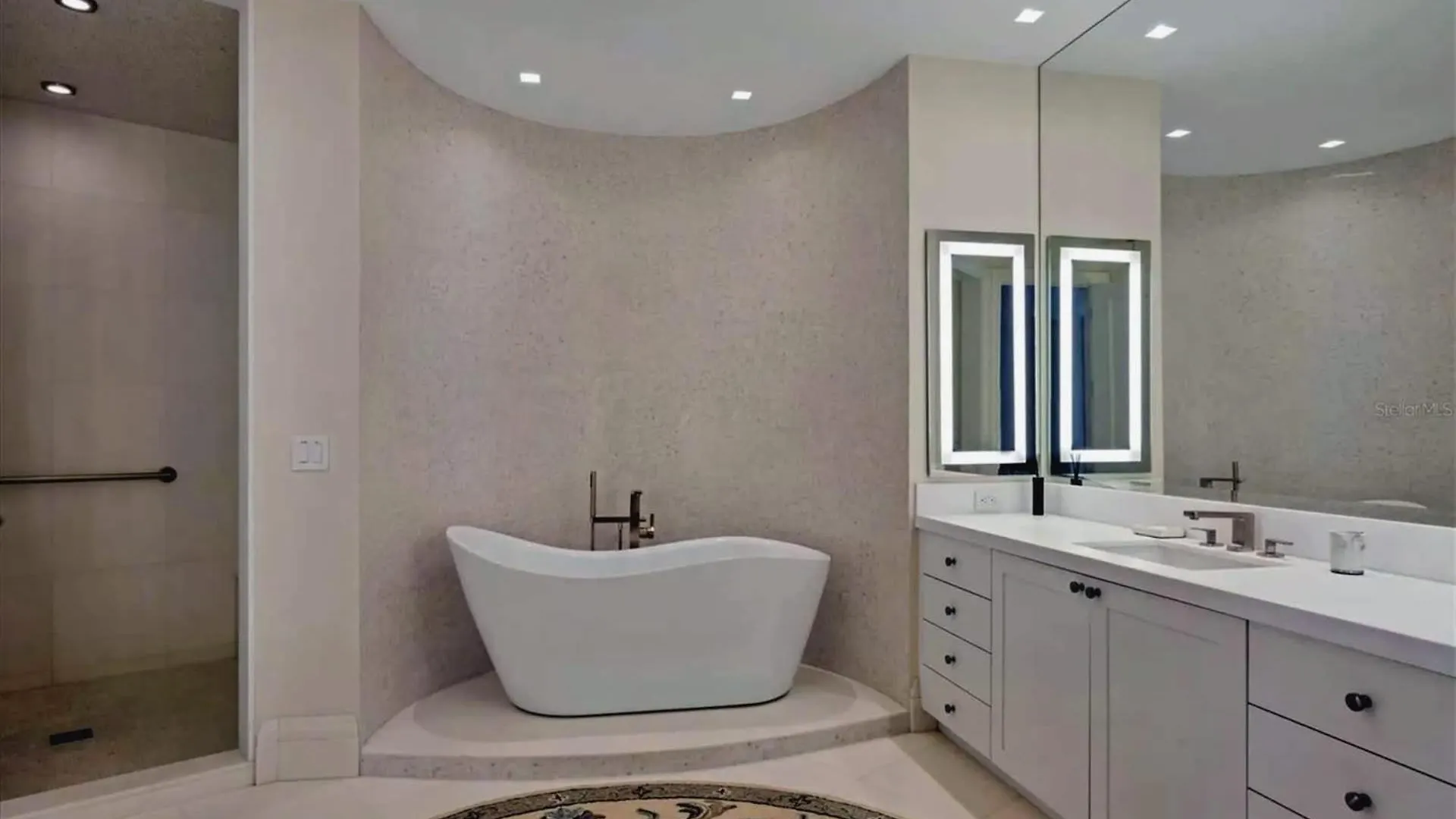 Luxury Spacious 3 Bedroom Beachfront Apartment Sarasota