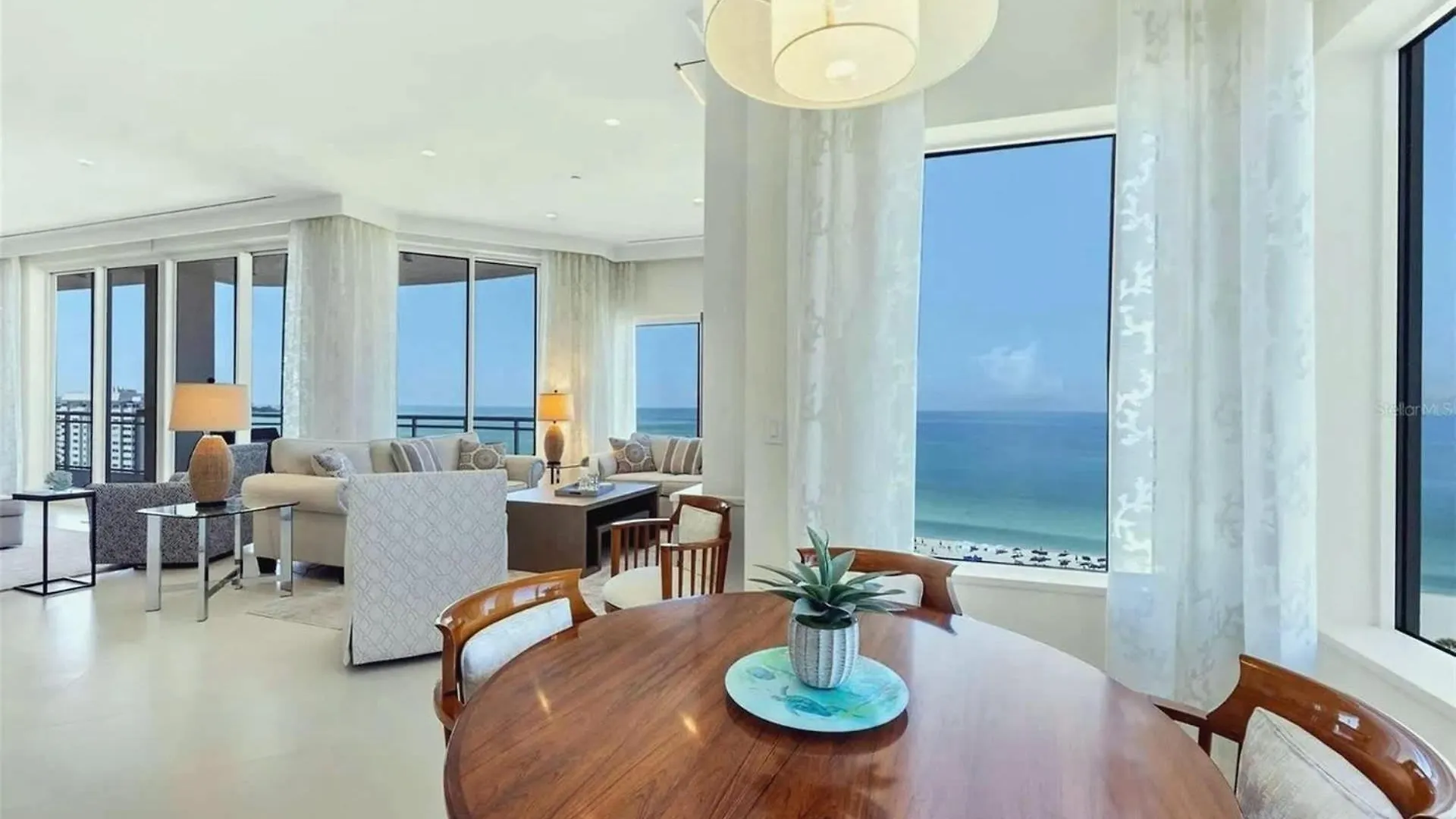 Luxury Spacious 3 Bedroom Beachfront Apartment