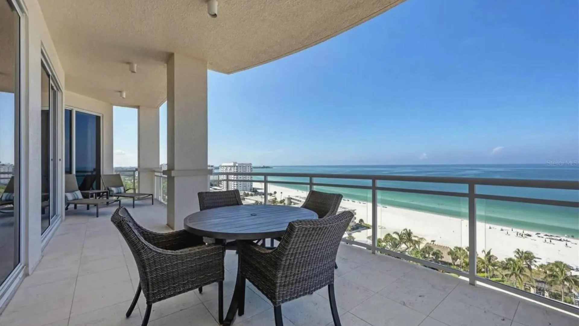 Apartment Luxury Spacious 3 Bedroom Beachfront *