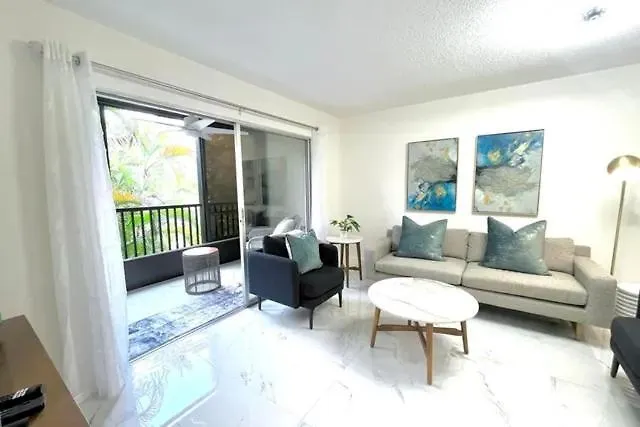 Apartment Exceptional Remodeled Condo, 2 Miles From Siesta Key *