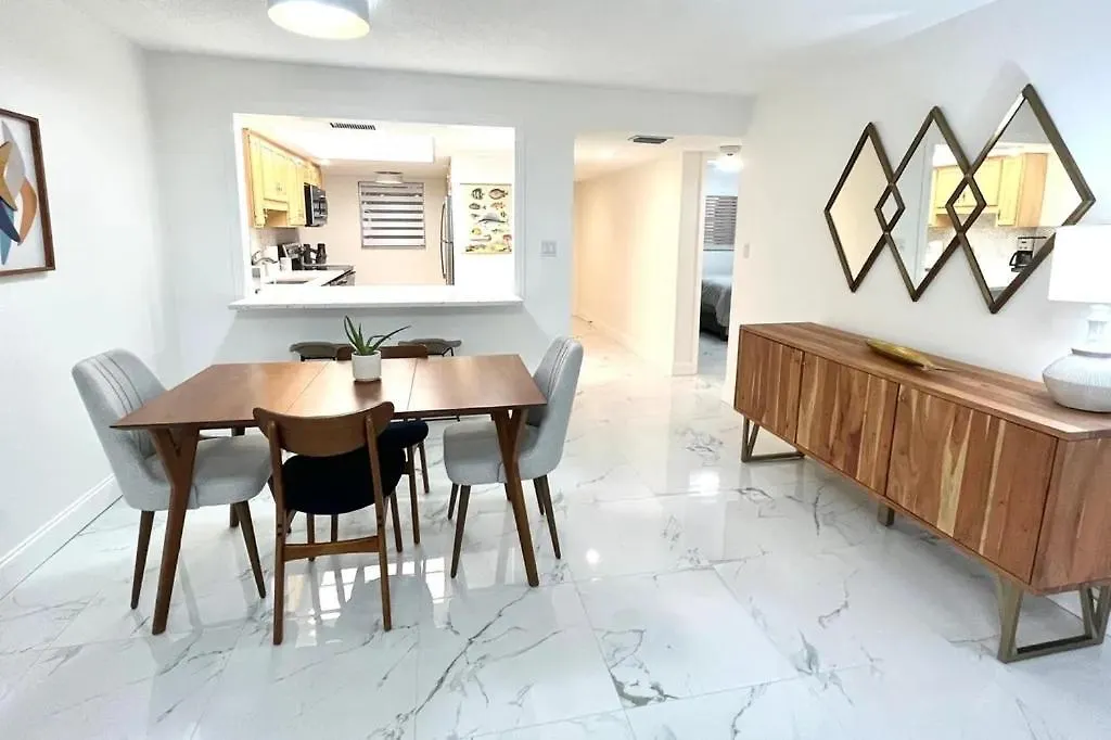 Exceptional Remodeled Condo, 2 Miles From Siesta Key Apartment *