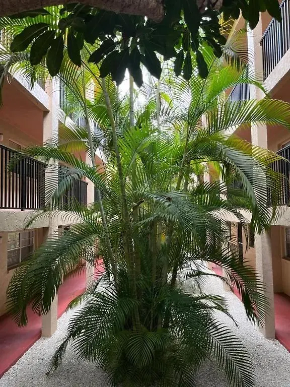 Exceptional Remodeled Condo, 2 Miles From Siesta Key *