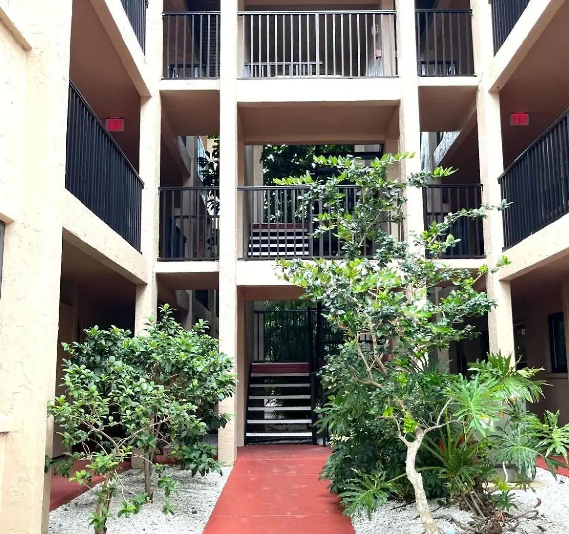 Apartment Exceptional Remodeled Condo, 2 Miles From Siesta Key Sarasota