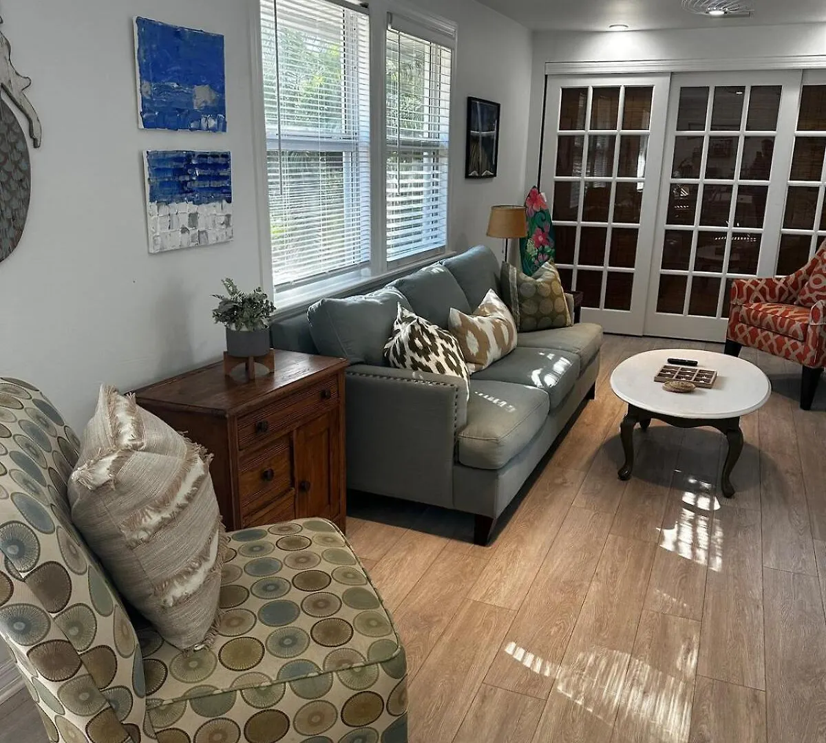 Blue Oasis An Inviting Downtown Retreat