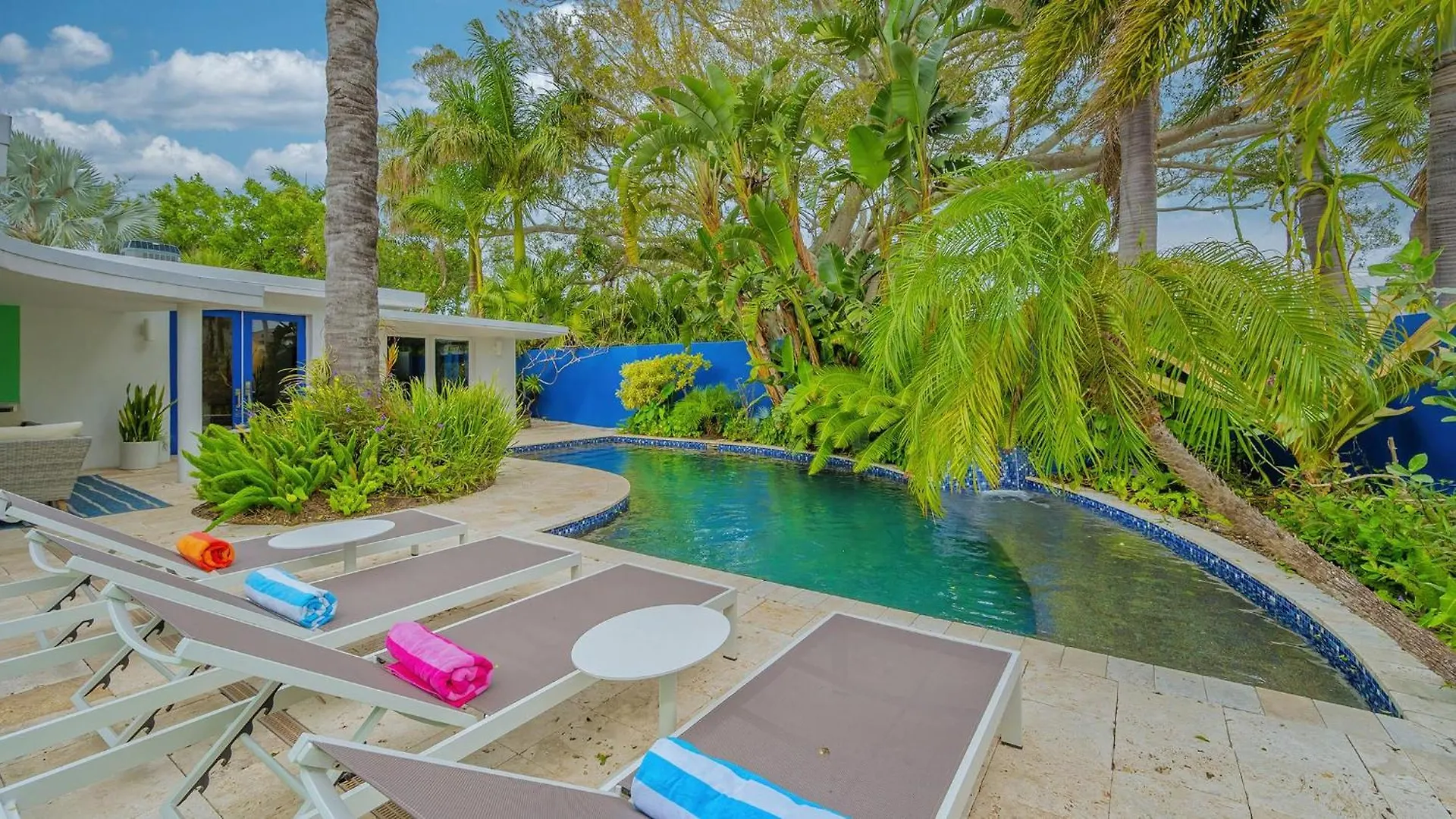 Luxe Oasis - 517 Sarasota