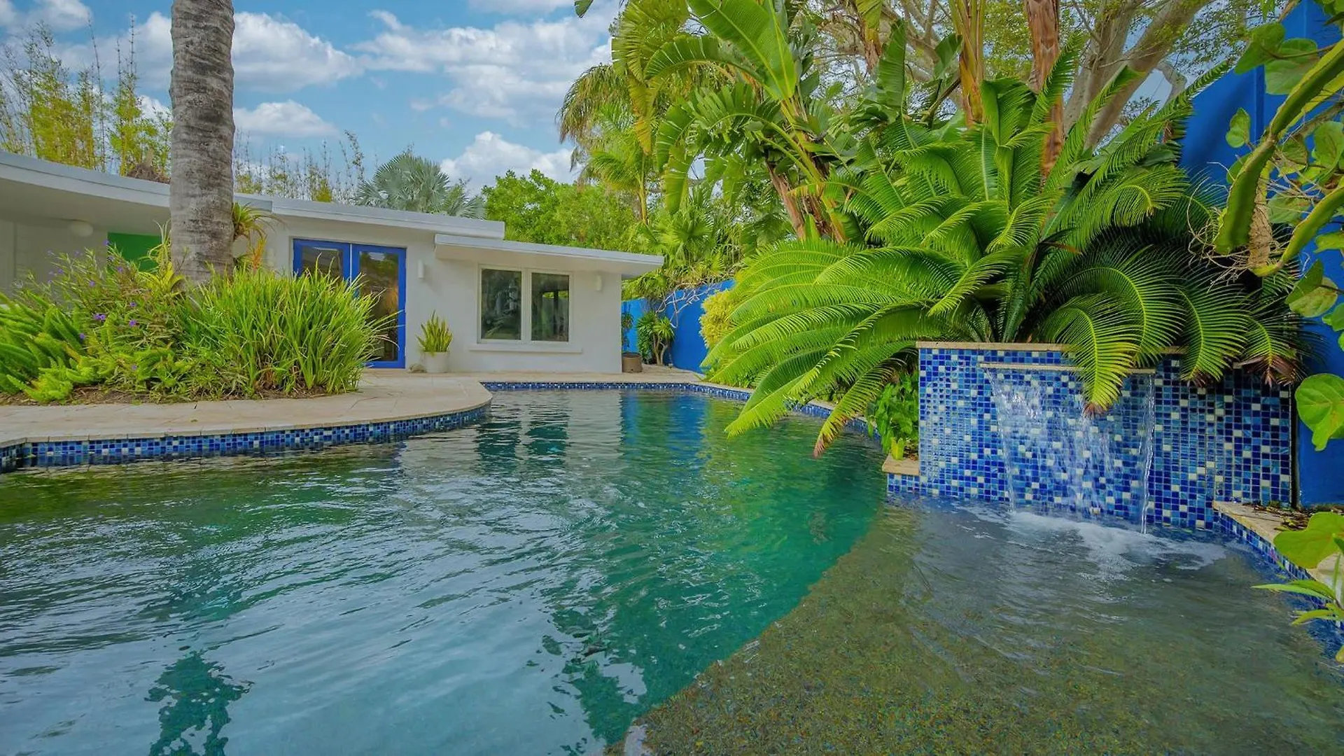 Luxe Oasis - 517