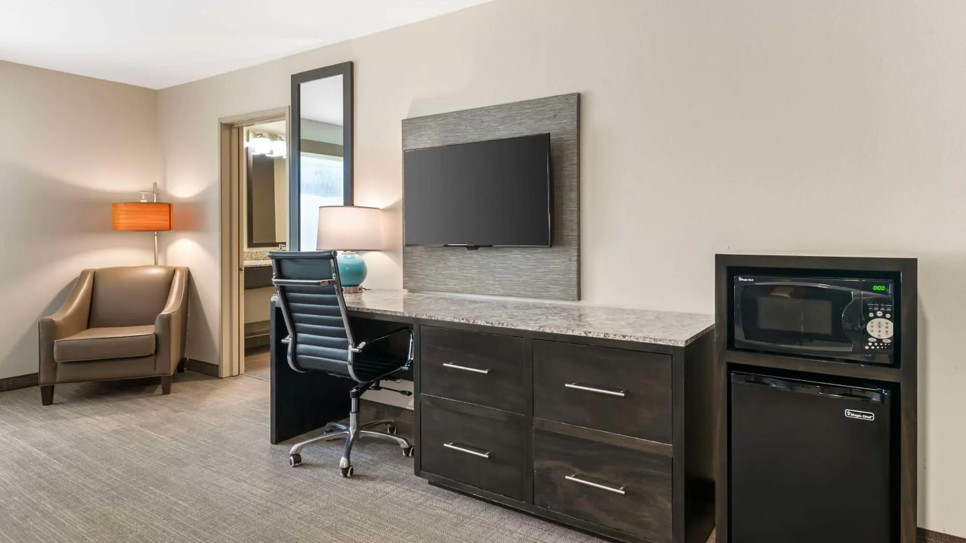 Magnolia Pointe; Bw Signature Collection Hotel Fruitville