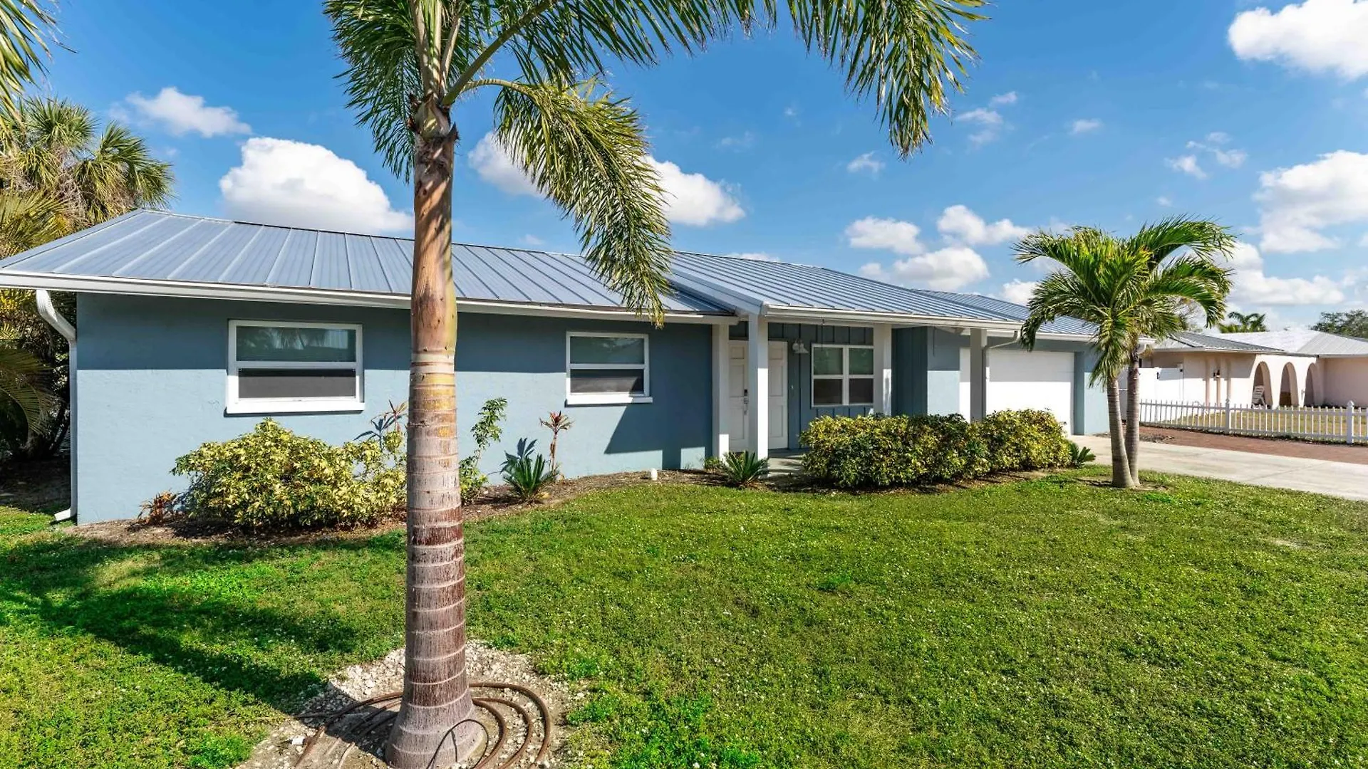 3 Bed, 3 Bath, Pool With Boat Dock Villa *