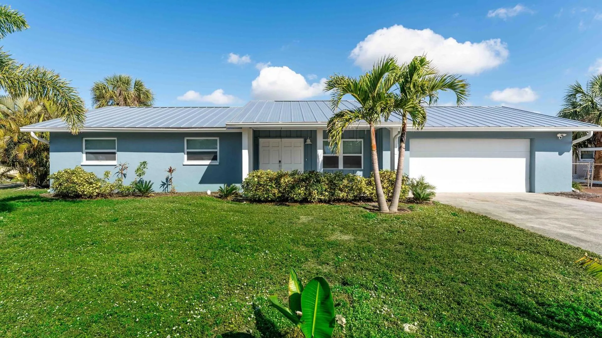 3 Bed, 3 Bath, Pool With Boat Dock * Sarasota