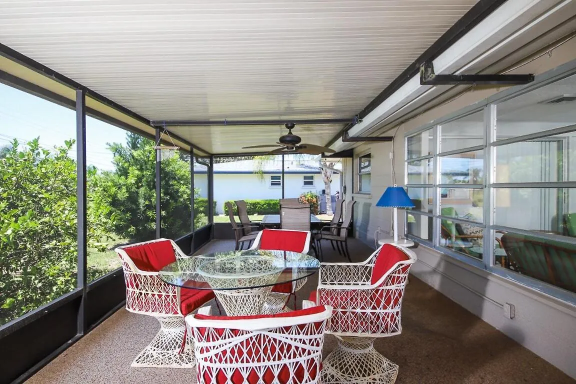 Siesta Sol Art Bungalow- 2 Miles To Siesta Key! * Sarasota