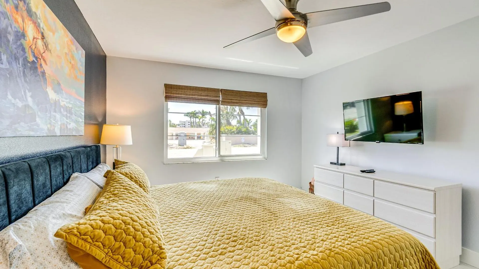 Walk To With Pool And Patio In Sarasota! Sarasota