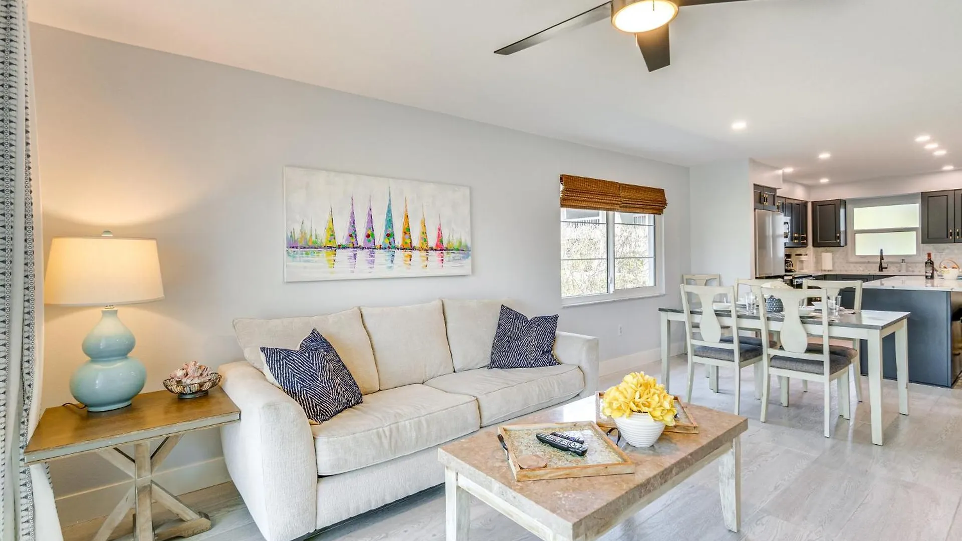 Walk To With Pool And Patio In Sarasota! Apartment *
