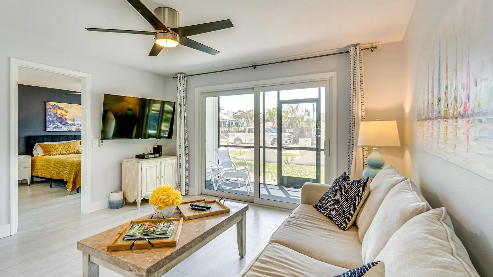 Walk To With Pool And Patio In Sarasota! Apartment *