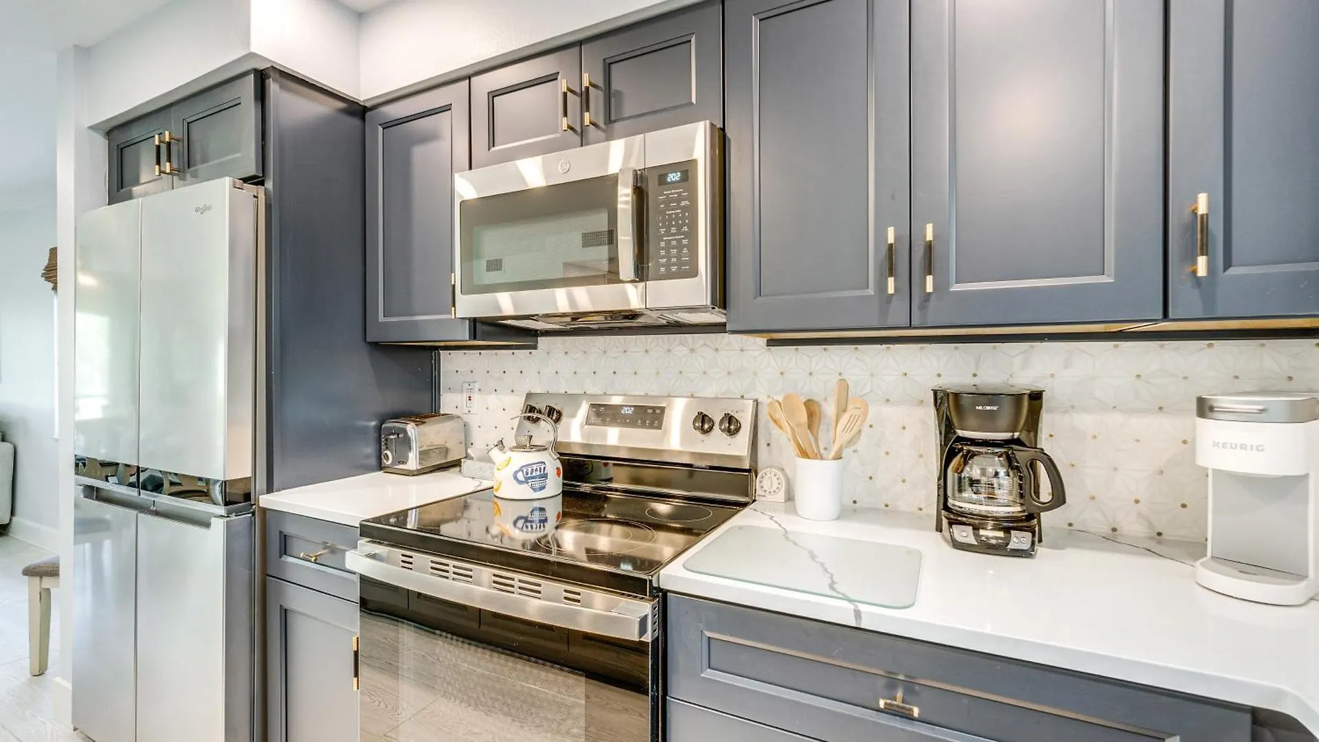Walk To With Pool And Patio In Sarasota! Sarasota