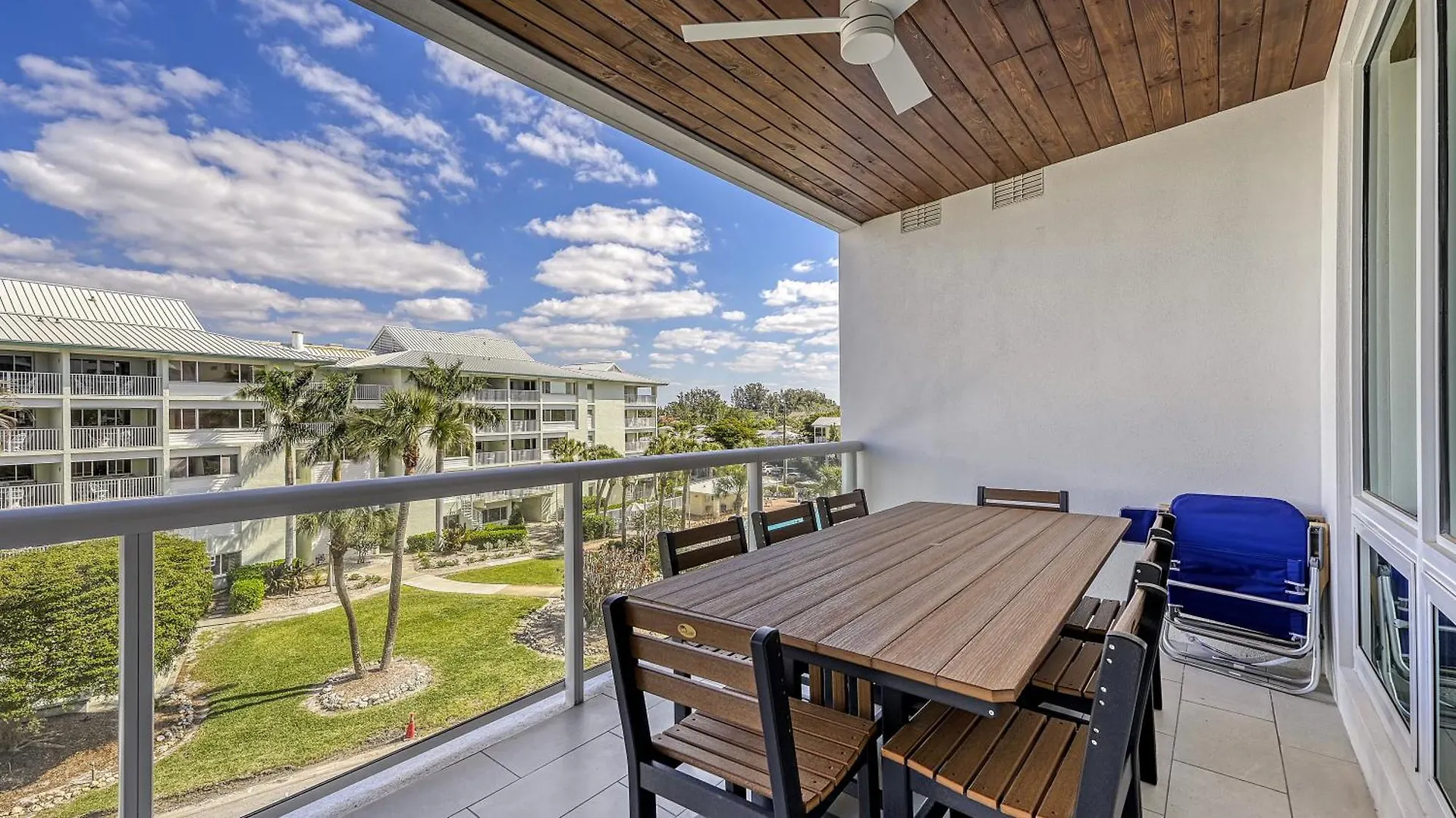 Ten35 Seaside Apartment *
