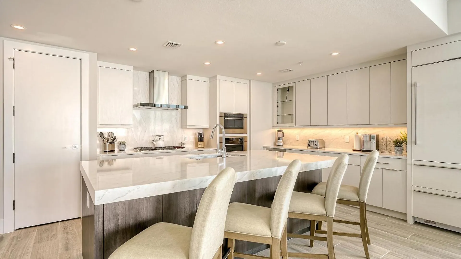 Ten35 Seaside Apartment