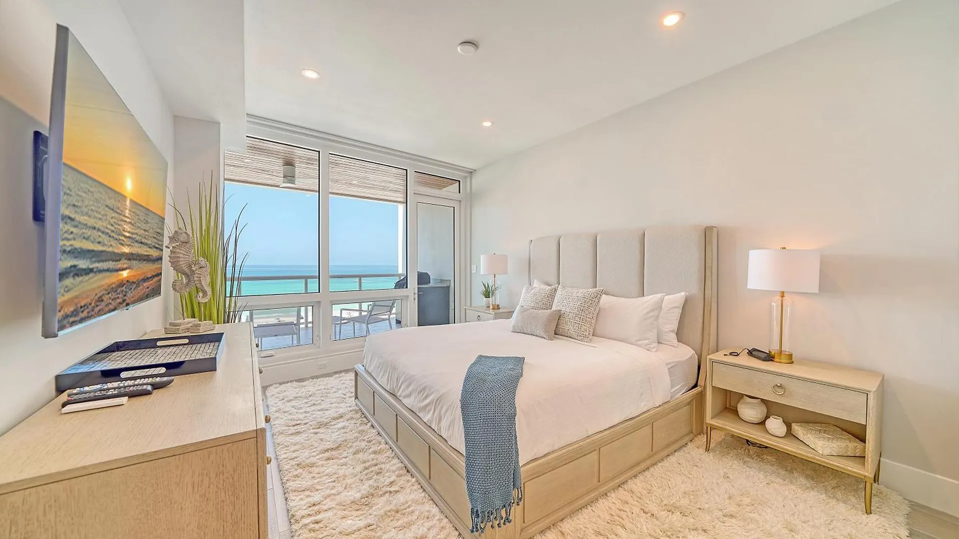 Ten35 Seaside Apartment