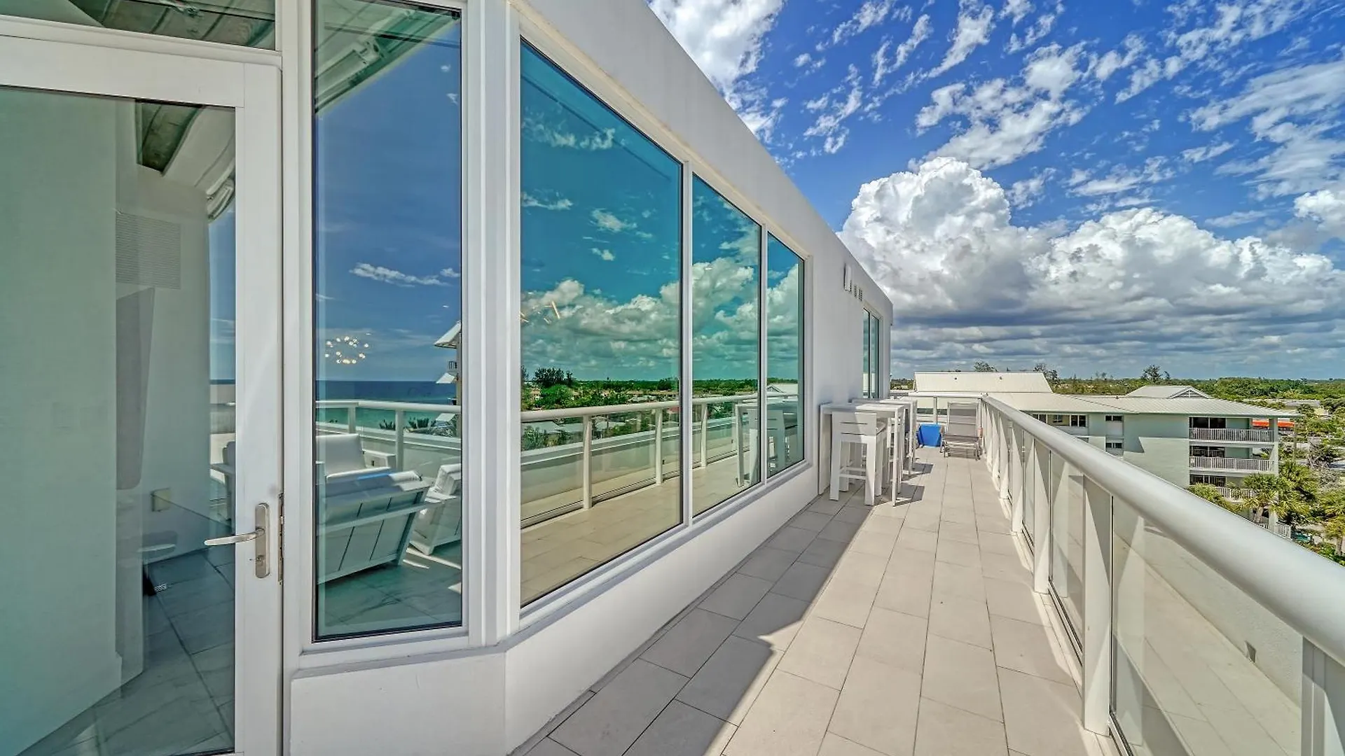 Ten35 Seaside *