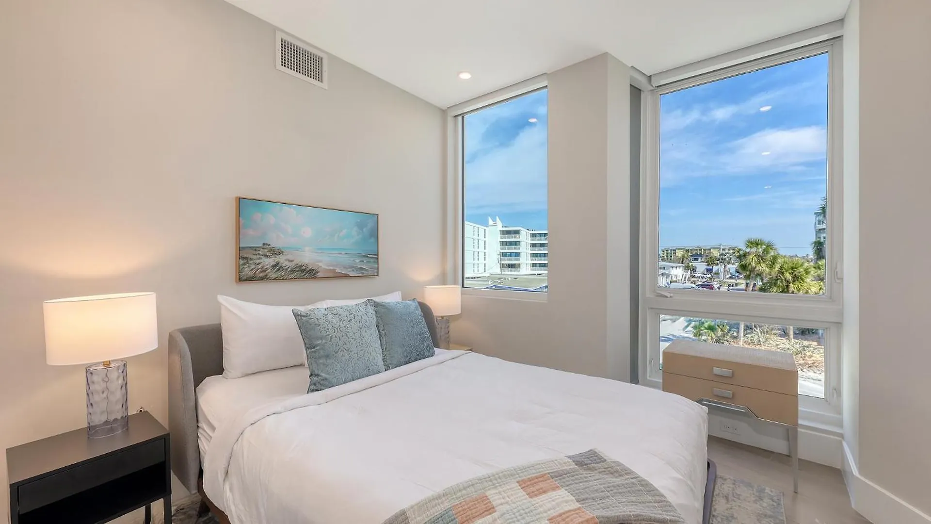 Ten35 Seaside *