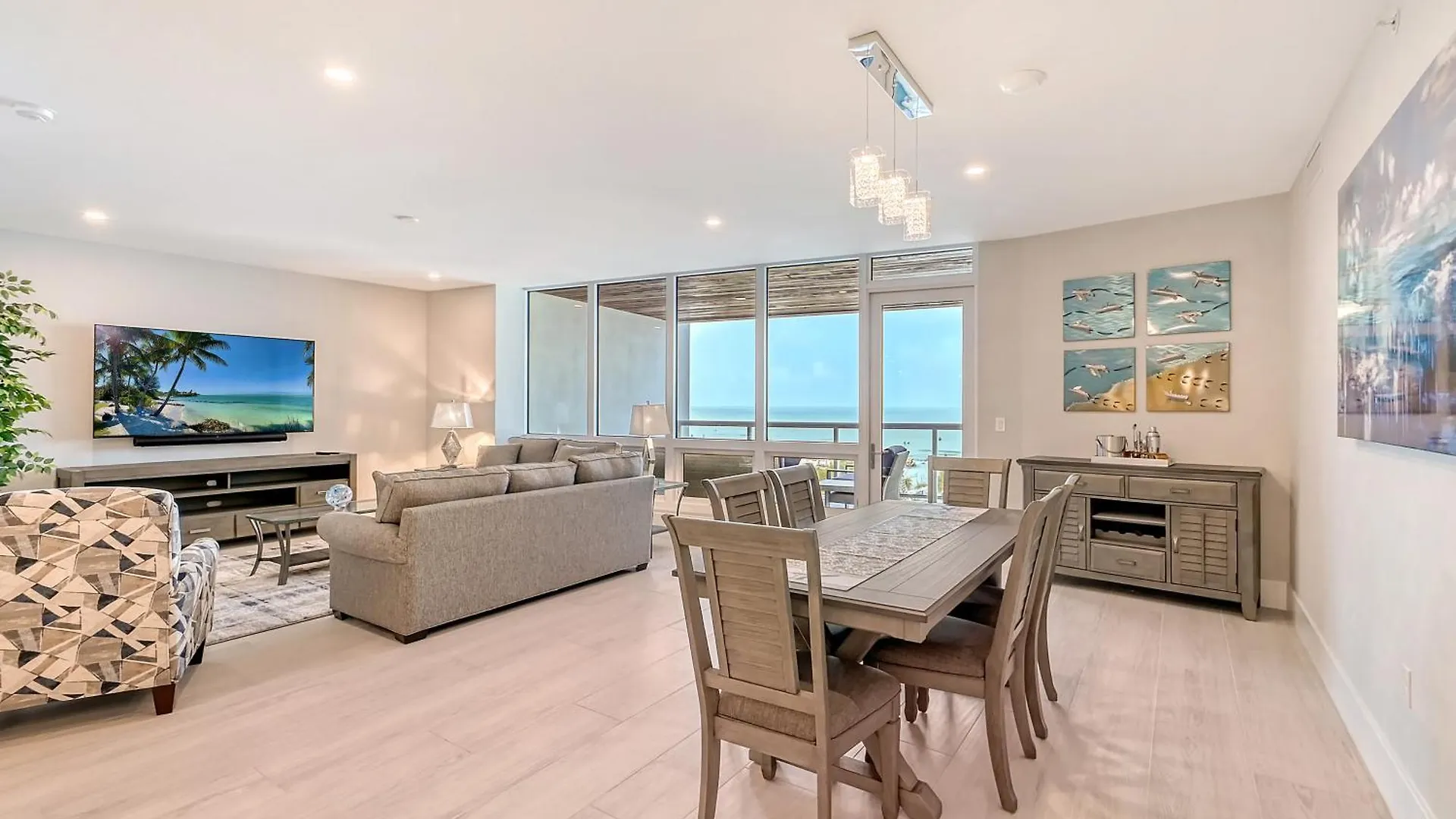 Ten35 Seaside Apartment