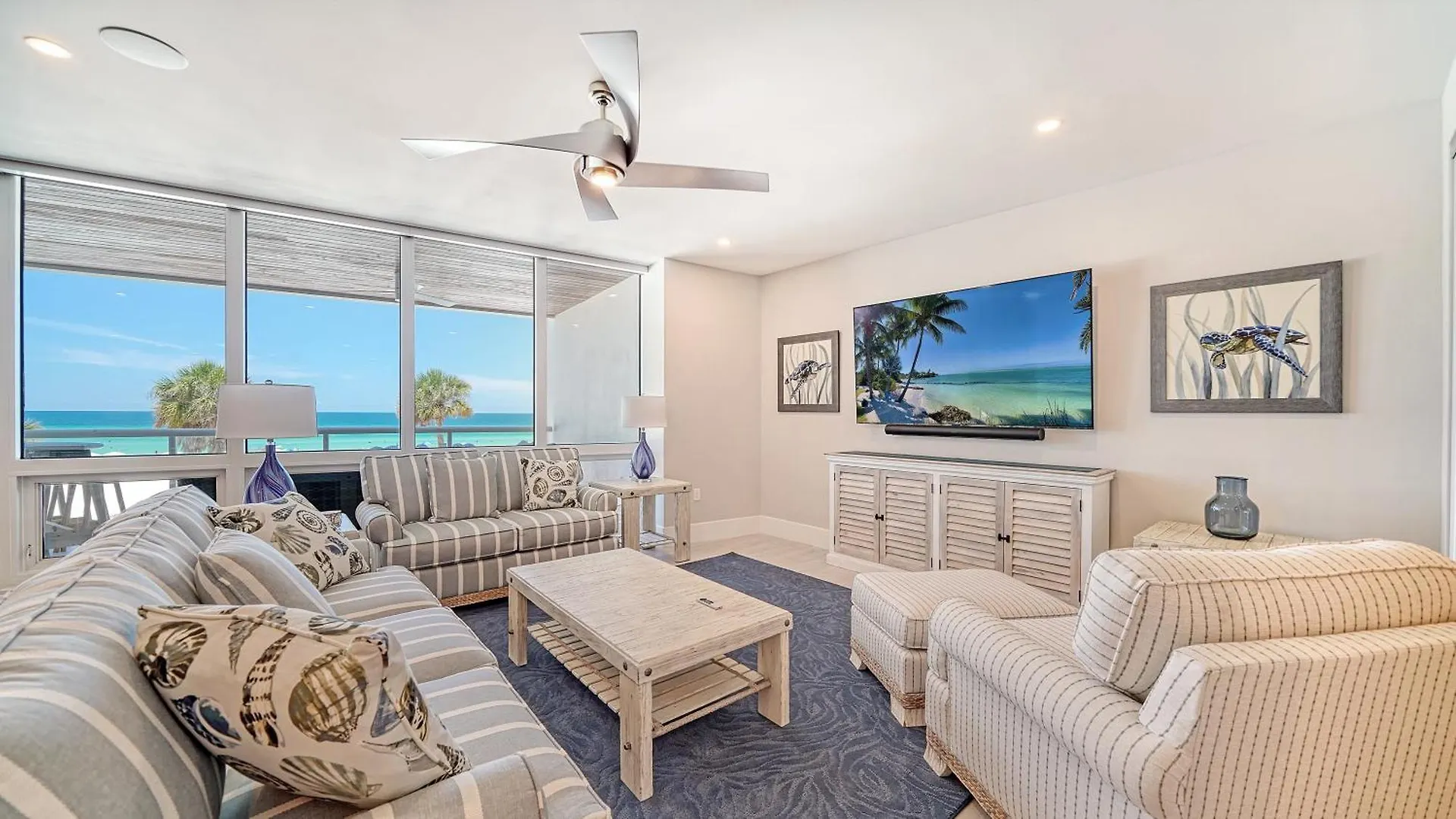 Ten35 Seaside Apartment