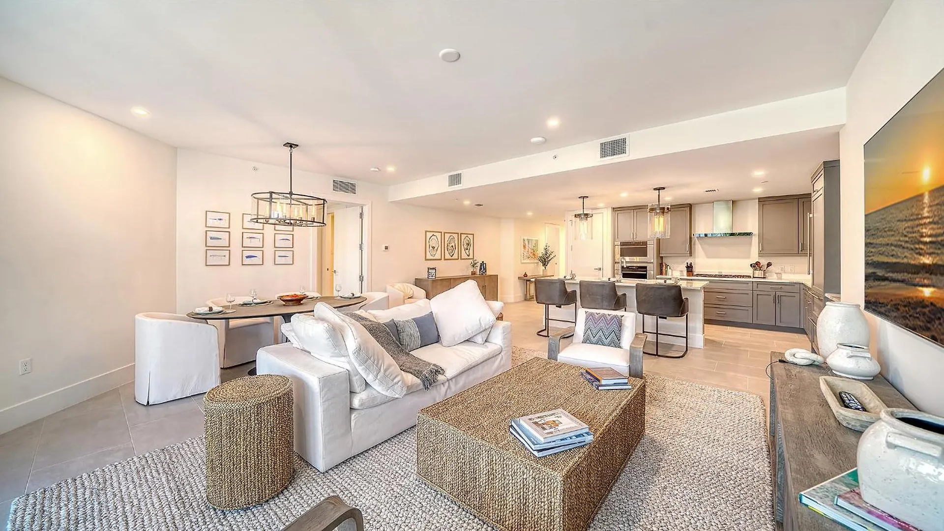Ten35 Seaside Apartment