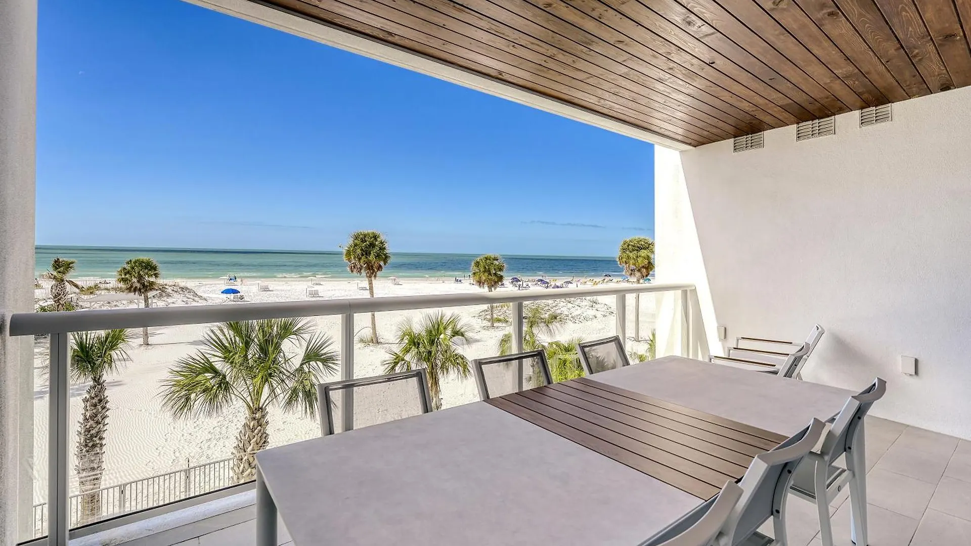 Ten35 Seaside Apartment