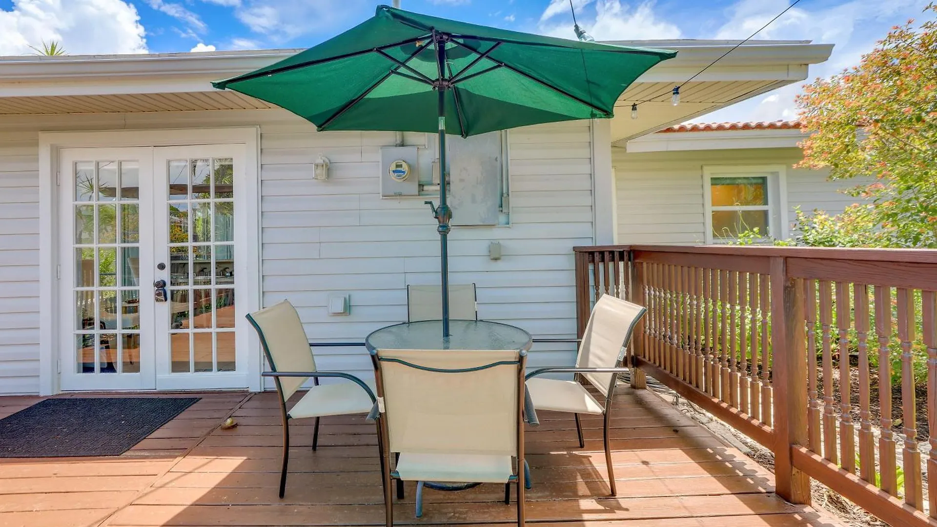 Holiday home Charming With Deck, 3 Mi To Beaches! Sarasota