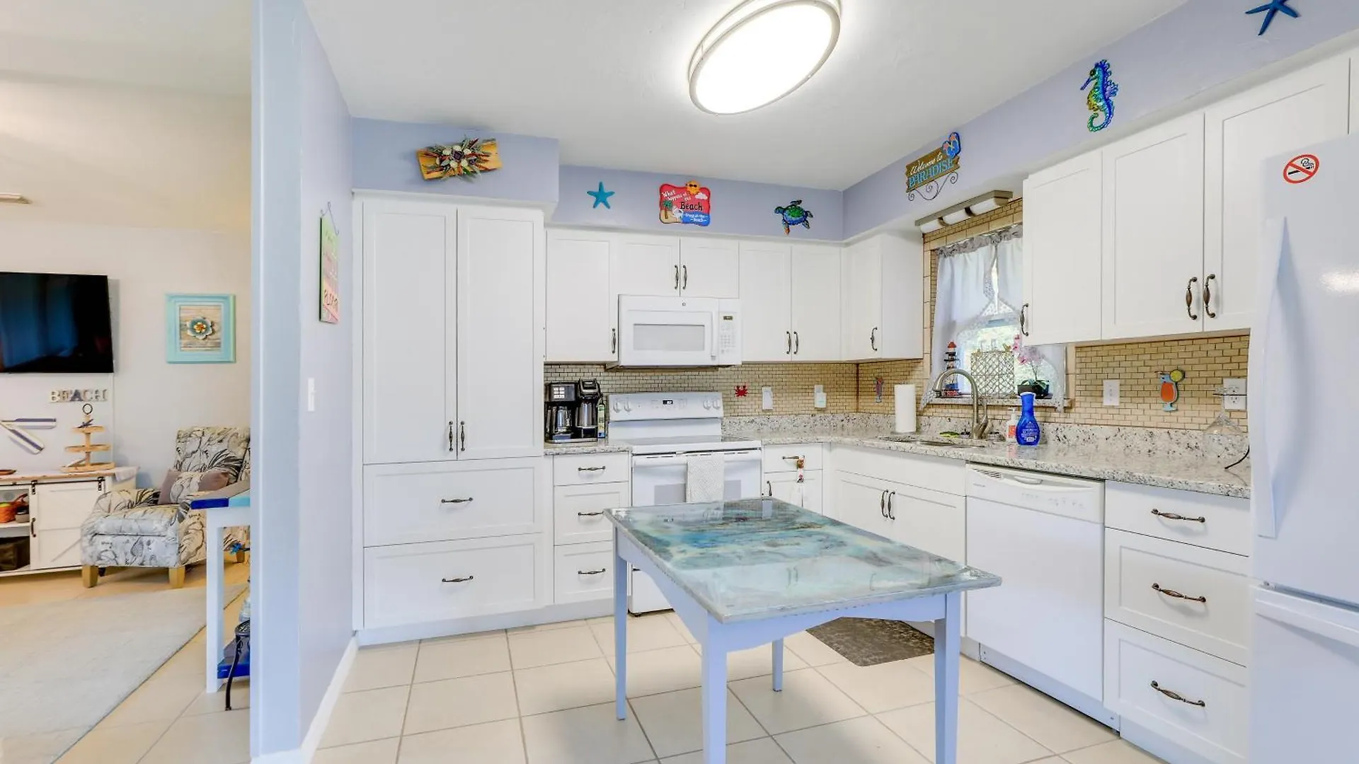 Charming With Deck, 3 Mi To Beaches!